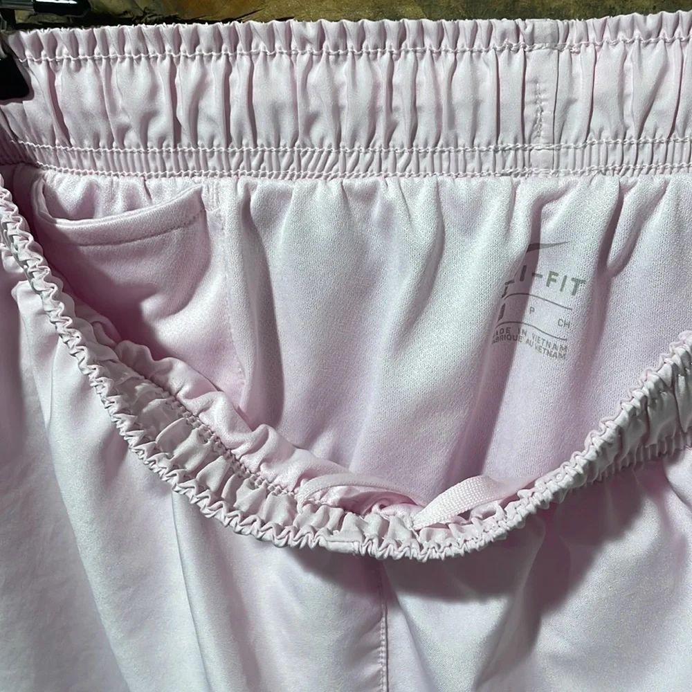Light pink - Nike Tempo shorts - women"s SMALL - Picture 9 of 9